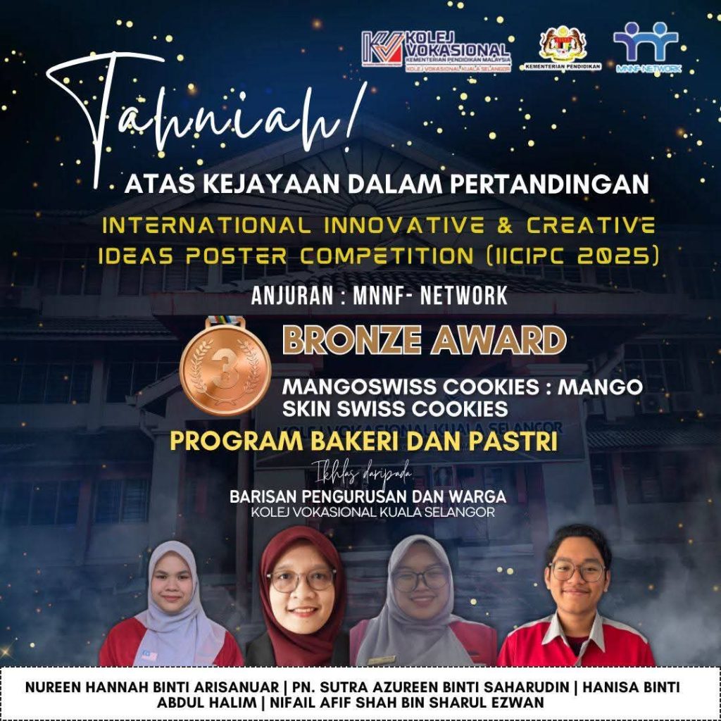 Laman rasmi Kolej Vokasional Kuala Selangor (KVKS) menampilkan kejayaan pelajar dalam pertandingan International Innovative & Creative Ideas Poster Competition (IICIPC 2025) anjuran MNNF Network. Gambar menunjukkan penghargaan Bronze Award yang dimenangi oleh Program Bakeri dan Pastri melalui inovasi bertajuk “Mangoswiss Cookies: Mango Skin Swiss Cookies”, bersama barisan pengurusan dan warga KVKS yang merakamkan ucapan tahniah atas pencapaian membanggakan para pelajar.